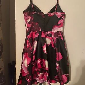 nice cocktail dress , beautiful , vibrant colors , good for homecoming :)